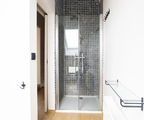 Authentique Confortable Convivial Spacieux Elegant *